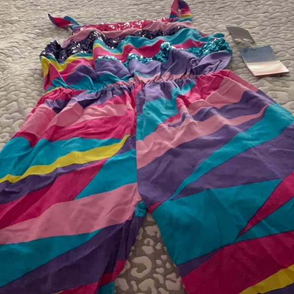 Girls - Picture 1 of 6